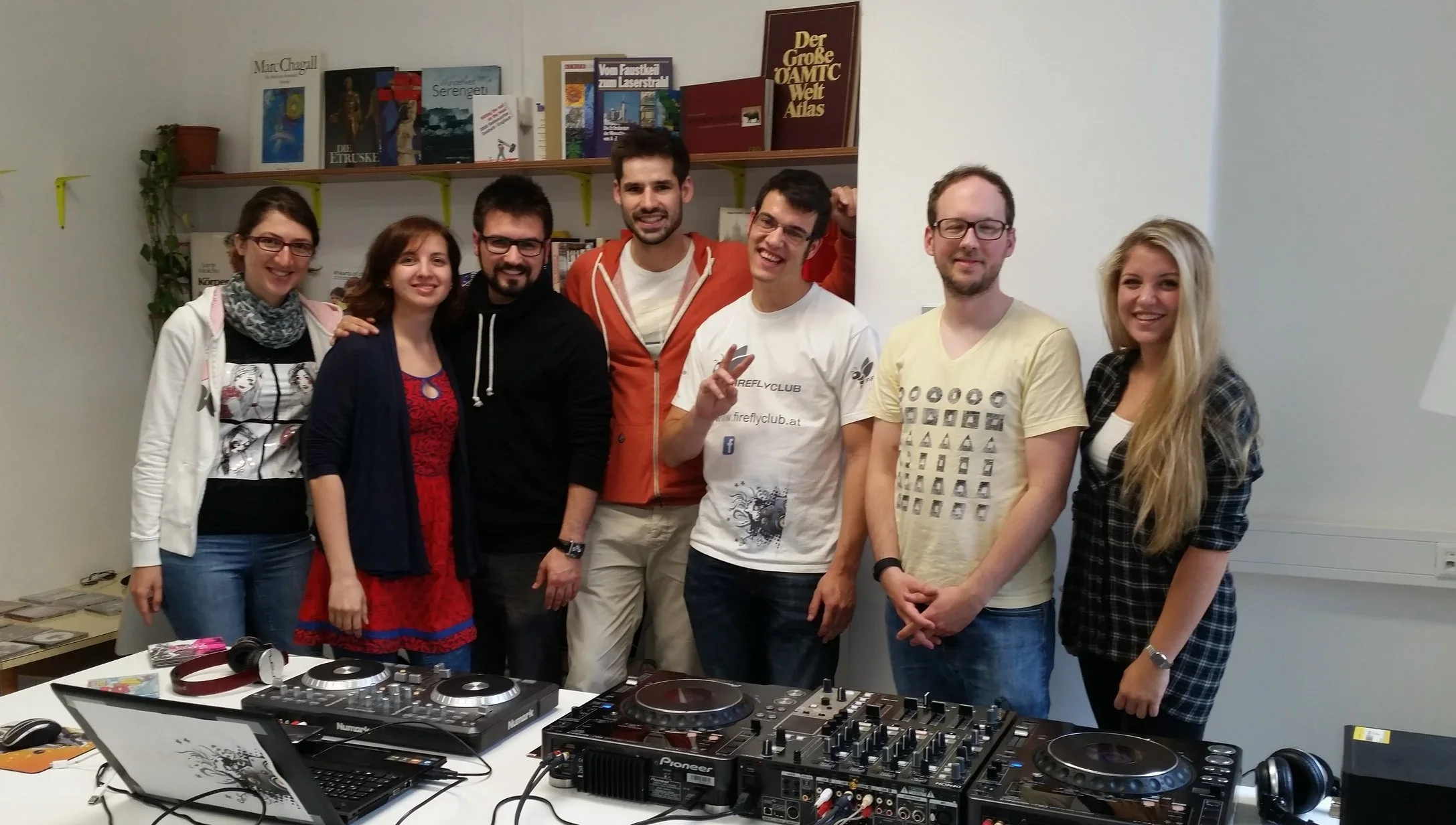 Buche einen DJ-Kurs als Team-Building-Ma?nahme f?r deine Firma